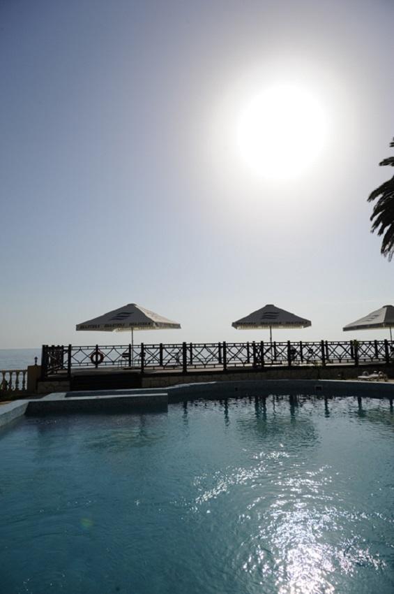 Hotel Lazurniy Bereg Gagra Exterior foto