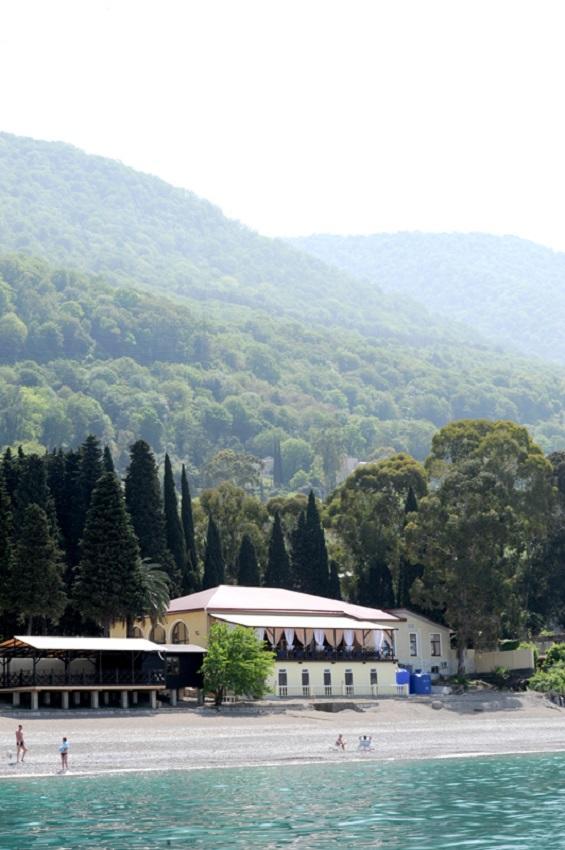 Hotel Lazurniy Bereg Gagra Exterior foto