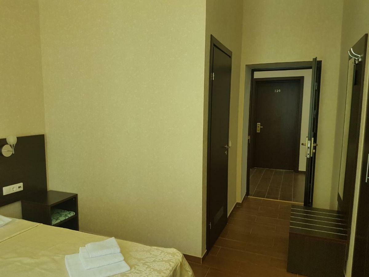 Hotel Lazurniy Bereg Gagra Exterior foto