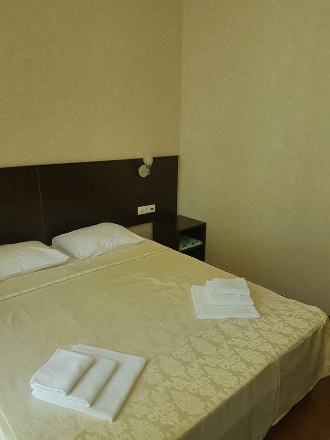 Hotel Lazurniy Bereg Gagra Exterior foto