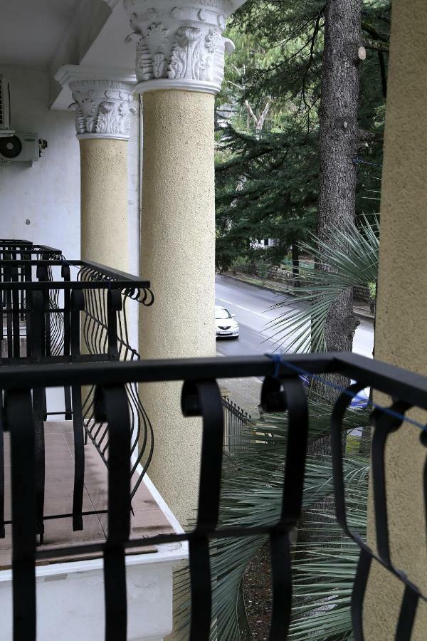 Hotel Lazurniy Bereg Gagra Exterior foto